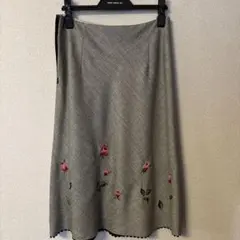 刺繍入りグレー スカート