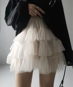 フリル付きクリーム色ミニスカート F