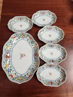 花柄の皿セット（7点）