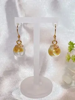 ミモザ　レジン玉ピアス　ゆらゆらアクセサリー