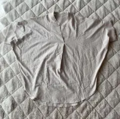 ベージュ オーバーサイズ Tシャツ ボタン付き