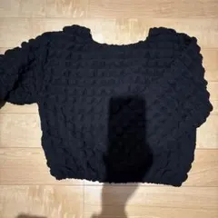 黒のボリュームスリーブ長袖トップス