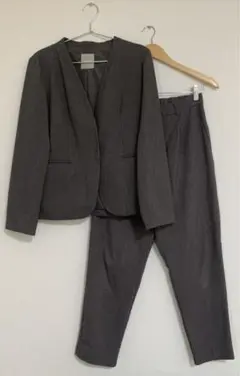 LEPSIM レプシィム　レディーススーツ　ノーカラー　グレー　ウォッシャブル