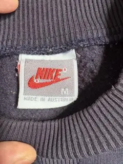 【80s〜90s オーストラリア製 NIKE スウェット 黒 ワンポイント刺繍】