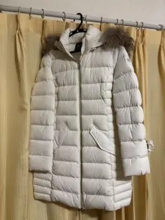 Cape Horn フード付きダウンジャケット クリーム