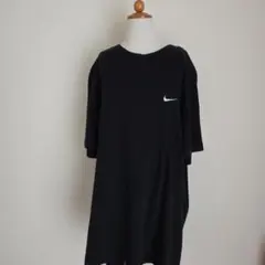 Nike オーバーサイズ Tシャツ ブラック ワンポイントロゴ刺繍