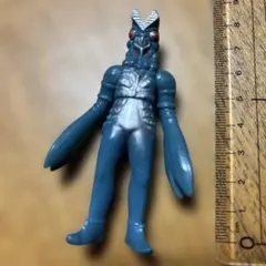 1983〜1986年ごろ製（昭和58〜61年） 硬質プラ製のバルタン星人です。