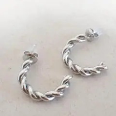 【シルバー】当日発送 ステンレス製 ツイストフープピアス ねじねじ おしゃれ