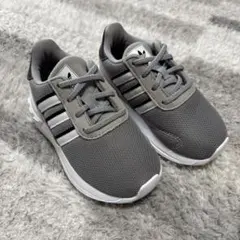 adidas キッズ スニーカー グレー