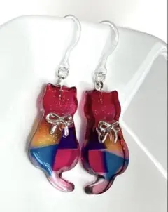 猫　ねこ　ネコ　赤　赤紫　ぶどう色　ステンドグラス　樹脂フック　リボン