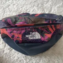 未使用に近い　 NORTH FACE ボディバッグ 総柄