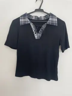 チェック襟付き黒半袖Tシャツ