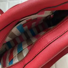 赤いショルダーバッグ 合成皮革
