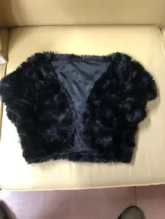 黒いファーボレロ