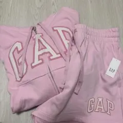 GAPロゴ ピンク ジップアップパーカー 完売品 ⚠︎上のみ