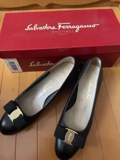 Salvatore Ferragamo パンプス ブラック ヴァラのサムネイル