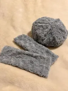 ファー素材のニット帽とアームカバーのセット