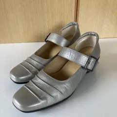 ドレスルームアミ 演奏会用 サイレントシューズ シルバー 23.5cm