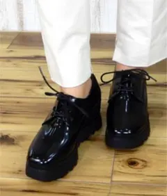 厚底レースアップシューズ