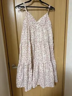 ナイスクラップ 花柄キャミワンピース ティアードデザイン