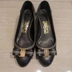 Salvatore Ferragamo ヴァラ パンプス ブラック グレーのサムネイル
