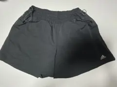 adidas ブラック ショートパンツ　ウオーキング　スポーツなどᒪサイズ