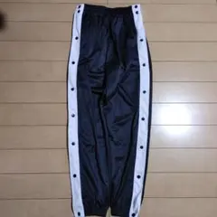 サイドボタン付きバスケパンツ