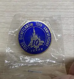 2025年最新】ディズニーランド10周年記念ピンバッチの人気