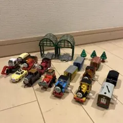 きかんしゃトーマス　カプセルプラレール　ガチャ　ゼンマイ車両　大量　レア　機関車