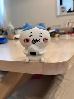 レア！！　ちいかわ　ハチワレおすわりフィギュア