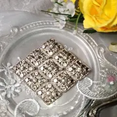 RR26025　ダイヤ型　フラワーモチーフ　ヴィンテージ　ブローチ