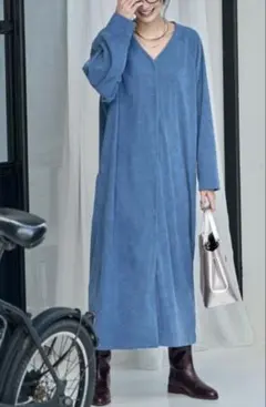 ライトコーデュロイVネックワンピース　ライトブルー