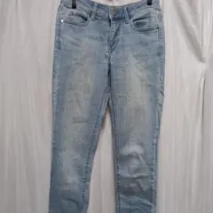 ユニクロ　ライトブルー ストレートデニム