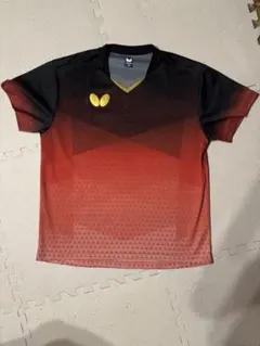 バタフライ　ユニフォーム赤黒