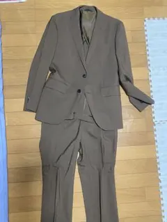 THE SUIT COMPANY
