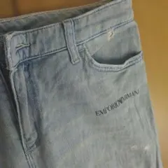 中古品　EMPORIO ARMANI ライトブルーダメージデニム　27のサムネイル