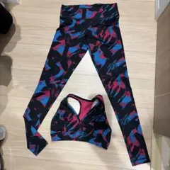 ブラトップ切り込み有り✂️Zumba フィットネスウェア 上下セットのサムネイル