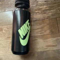 NIKE 水筒 黒/緑のサムネイル