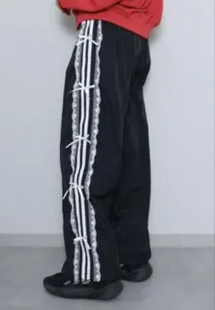 レースとリボン付きブラックワイドパンツ