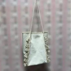 lilas Campbell リラキャンベル タッセルショルダーバッグ キナリのサムネイル