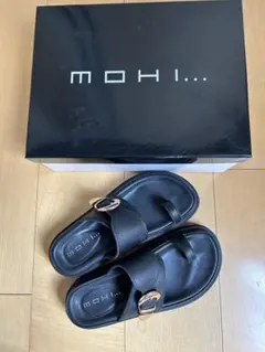 MOHI モヒ トングサンダル ブラック　23cmのサムネイル