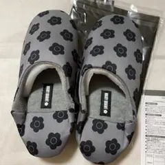 메리 퀀트 룸 슈즈 그레이 데이지 패턴