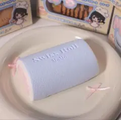 MoMo かわいい　ロールケーキ　シリーズ　スクイーズ　ストロベリーロール
