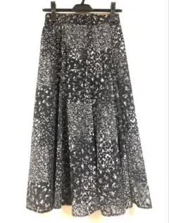 JILL by JILL STUART 黒と白の花柄 フレアスカート