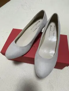 ミドルヒールパンプス