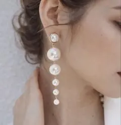【新品】ロング　上品　パールイヤリング 大ぶり 揺れる 結婚式 エレガント