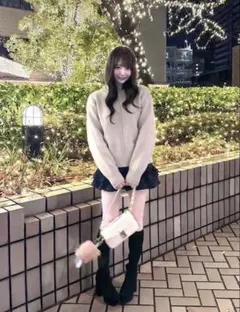 ベージュ クルーネック ニット 長袖 シンプル　秋