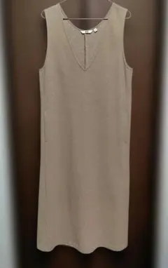 ユニクロ　ベージュ ノースリーブ ロングワンピース