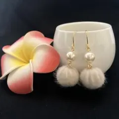 NO.81 ファーとパールのピアス