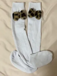 ヒョウ柄ファーリボン付き ホワイトソックス